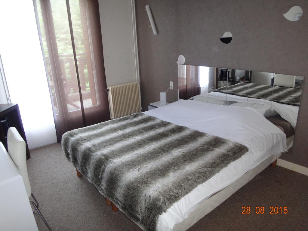 Hotel Bon Accueil Ойонакс Стая снимка