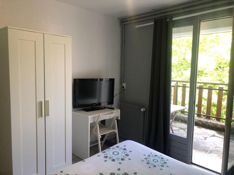 Hotel Bon Accueil Ойонакс Екстериор снимка