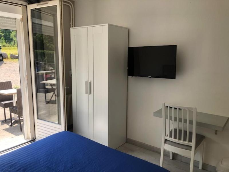 Hotel Bon Accueil Ойонакс Екстериор снимка