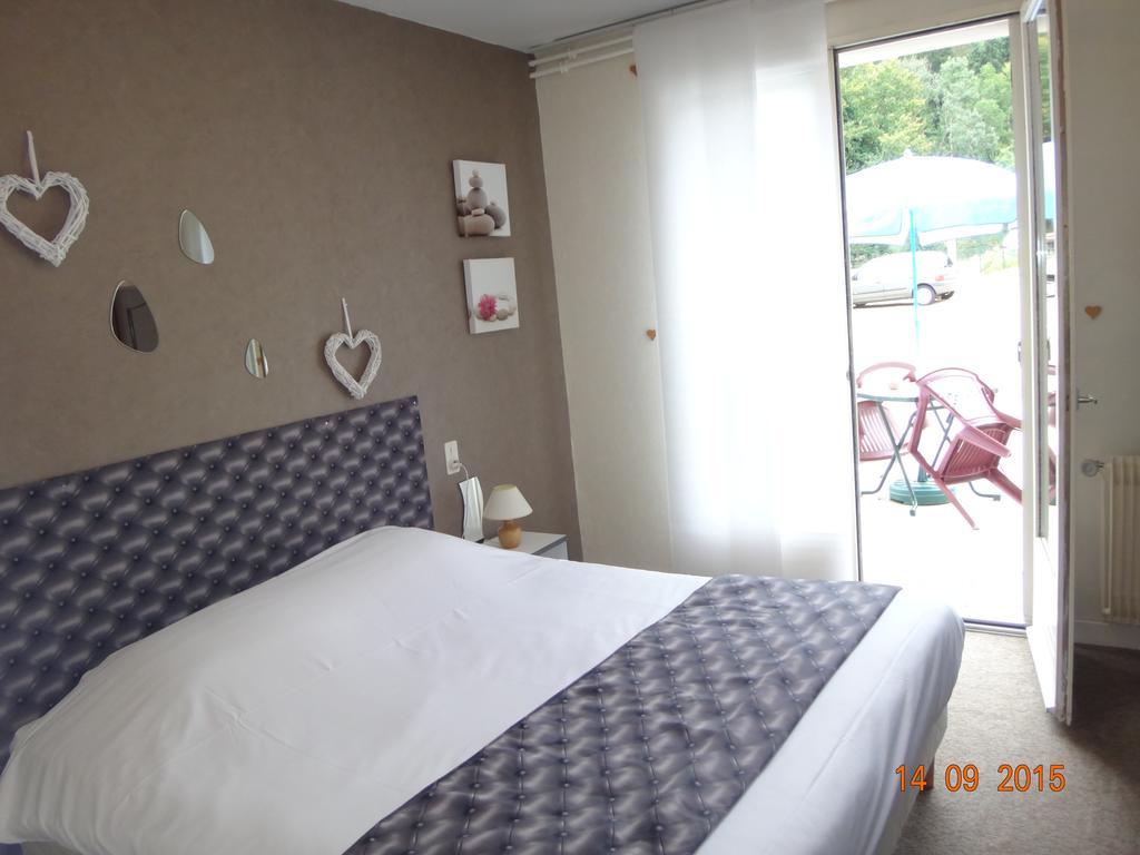 Hotel Bon Accueil Ойонакс Стая снимка