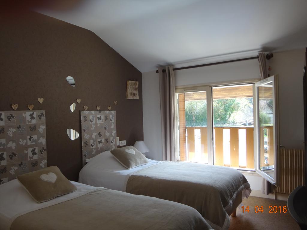 Hotel Bon Accueil Ойонакс Екстериор снимка