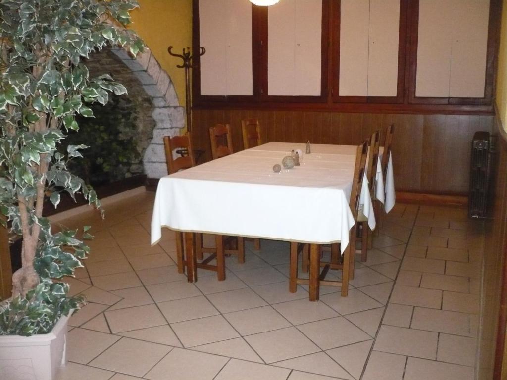 Hotel Bon Accueil Ойонакс Екстериор снимка